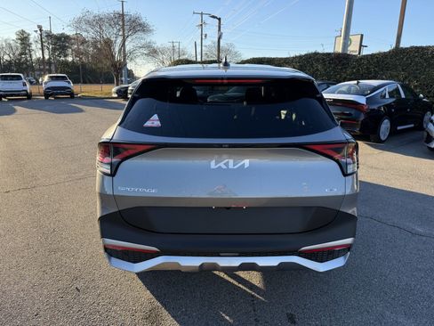 New 2025 Kia Sportage LX image 3