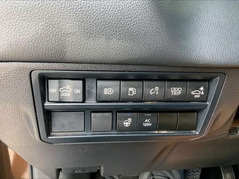 Used 2024 Toyota Tundra Limited AWD/4WD image 31