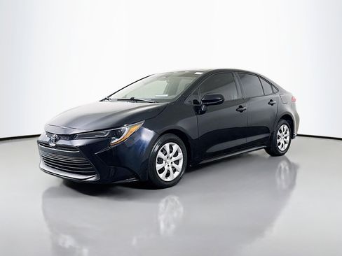 Used 2023 Toyota Corolla LE image 4