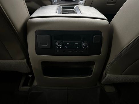 Used 2019 Chevrolet Suburban Premier AWD/4WD image 29