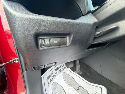 Used 2025 Toyota RAV4 XLE AWD/4WD image 16