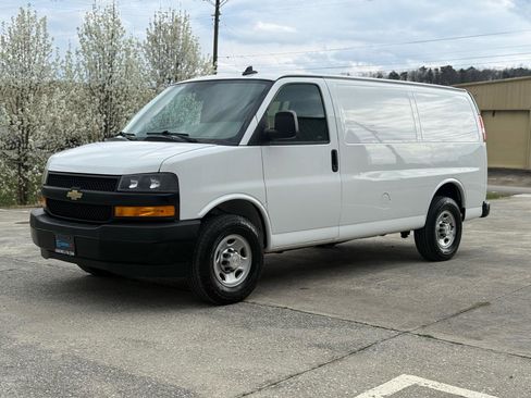 Used 2019 Chevrolet Express 2500 w/ Driver Convenience Package image 6