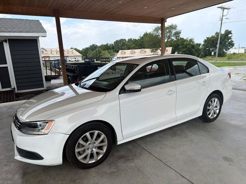 Used 2013 Volkswagen Jetta SE FWD image 2