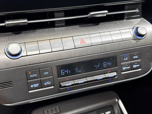 Used 2024 Hyundai Kona Limited FWD image 17