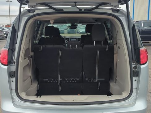 Used 2023 Chrysler Voyager LX image 6