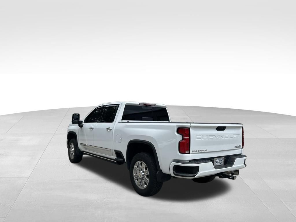 Used 2024 Chevrolet Silverado 2500 High Country w/ High Country Premium Package AWD/4WD image 3