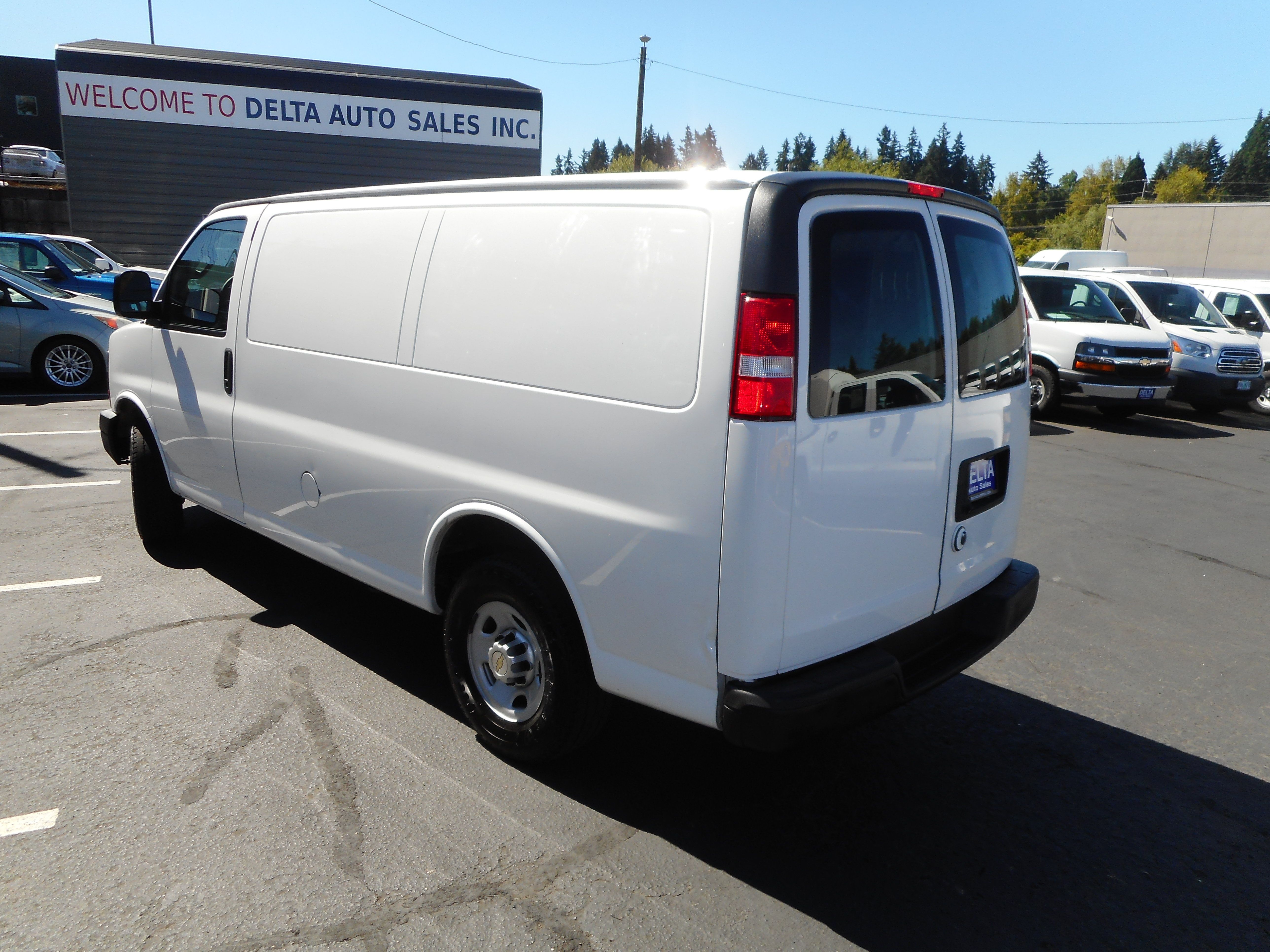 Used 2016 Chevrolet Express 2500 RWD image 10