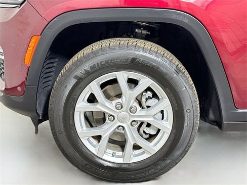 Used 2023 Jeep Grand Cherokee Limited w/ Luxury Tech Group II image 30