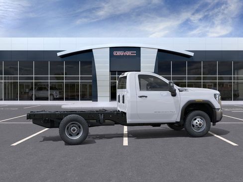 New 2025 GMC Sierra 3500 Pro w/ Convenience Package image 29