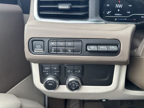 Used 2023 GMC Yukon Denali AWD/4WD image 23