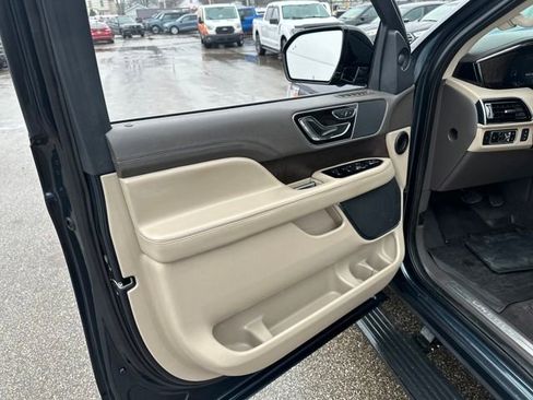 Used 2024 Lincoln Navigator Premiere image 44