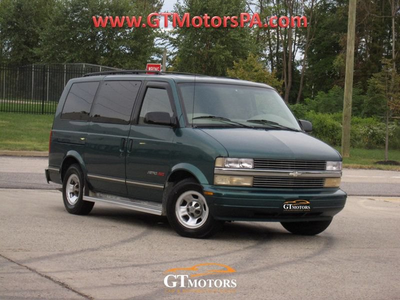 Used 1998 Chevrolet Astro AWD Passenger image 1