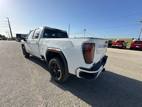 Used 2024 GMC Sierra 2500 AT4 w/ AT4 Premium Plus Package AWD/4WD image 11