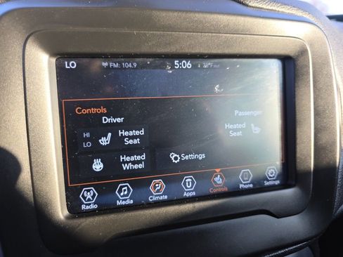 Used 2018 Jeep Renegade Altitude image 26