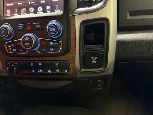 Used 2017 RAM 1500 Laramie AWD/4WD image 29