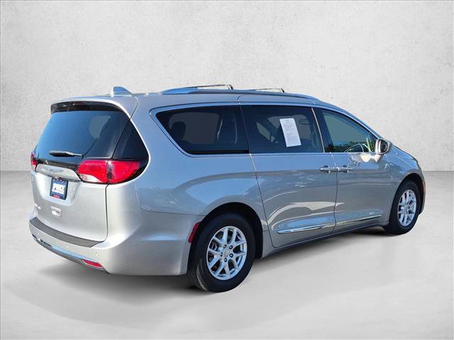 Used 2020 Chrysler Pacifica Touring-L FWD image 5