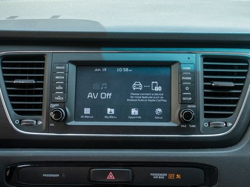 Used 2021 Kia Sedona LX FWD image 17