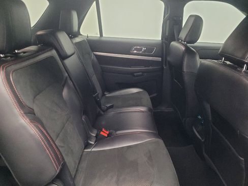 Used 2019 Ford Explorer XLT w/ Equipment Group 202A AWD/4WD image 19