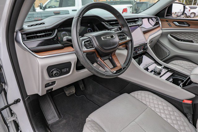 Used 2022 Jeep Grand Cherokee Summit w/ Adv Protech Group IV AWD/4WD image 11