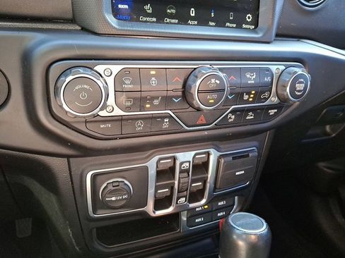 Certified 2021 Jeep Gladiator Overland image 18