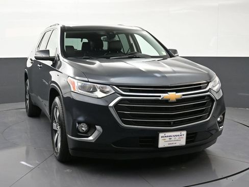 Used 2021 Chevrolet Traverse LT w/ LT Premium Package AWD/4WD image 7