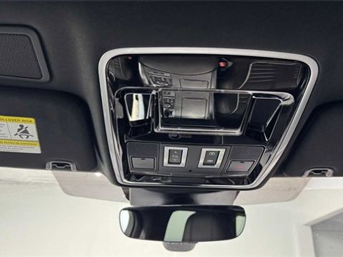 Used 2017 Land Rover Range Rover Sport SVR image 19