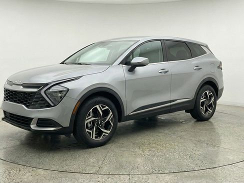 Used 2025 Kia Sportage LX image 3