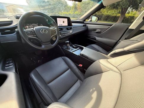 Used 2025 Lexus ES 300h w/ Premium Package FWD image 9