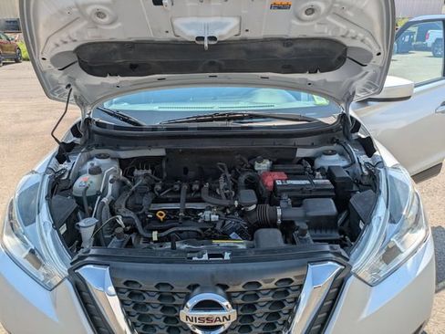 Used 2018 Nissan Kicks SV FWD image 24