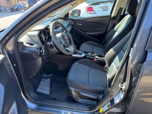 Used 2017 Toyota Yaris iA image 9