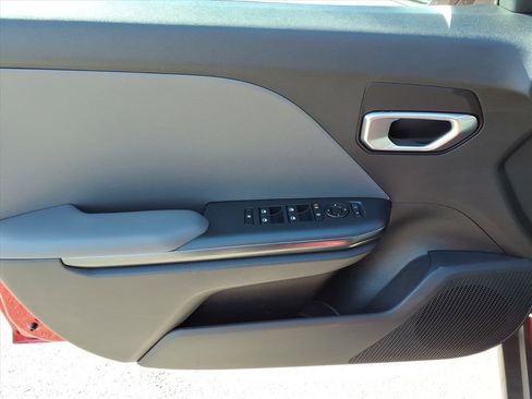 Used 2025 Kia K4 LXS image 11