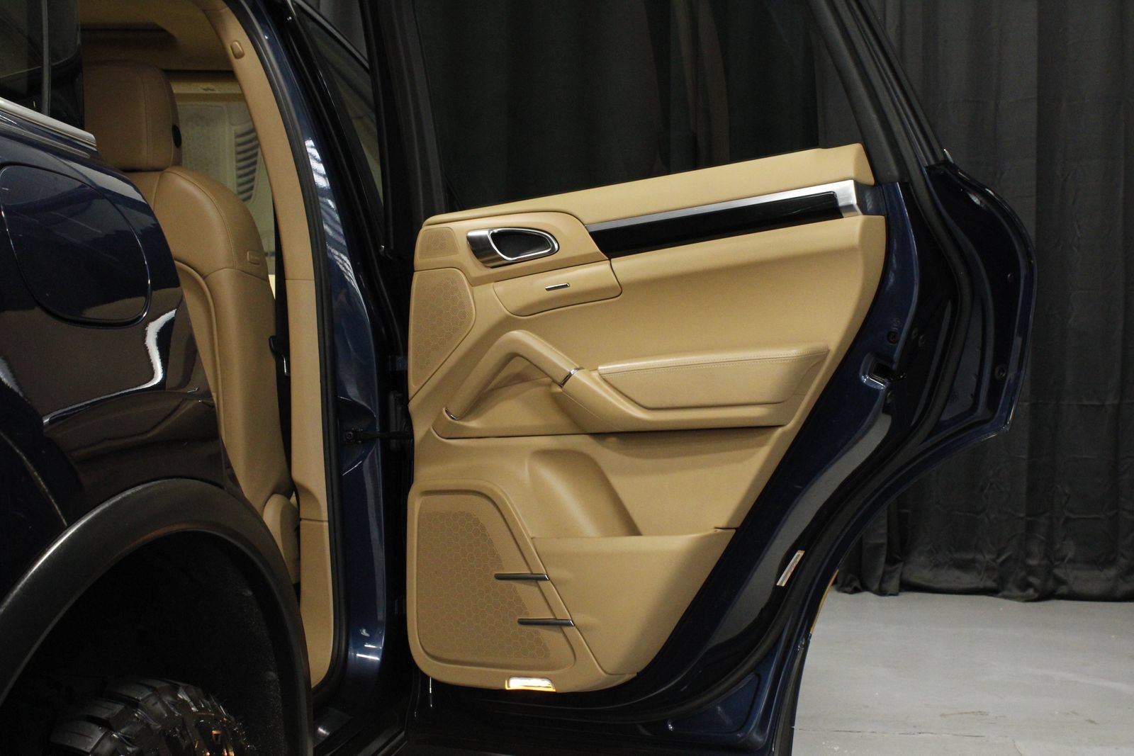 Used 2011 Porsche Cayenne S AWD/4WD image 19