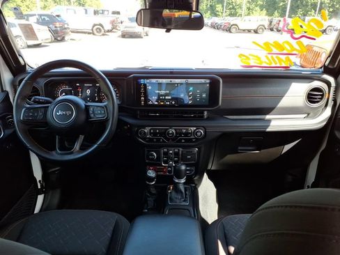 Used 2024 Jeep Gladiator Mojave w/ Convenience Group AWD/4WD image 13