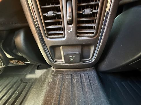 Used 2021 Jeep Grand Cherokee Laredo AWD/4WD image 36