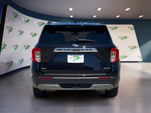 Used 2022 Ford Explorer XLT w/ Equipment Group 202A image 6