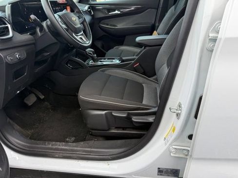 Certified 2025 Chevrolet TrailBlazer LT w/ LT Cold Weather Package FWD image 18