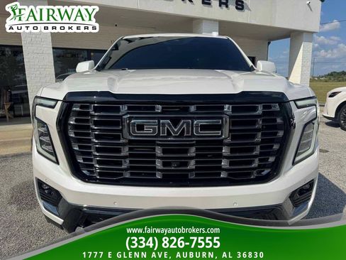 Used 2025 GMC Yukon XL Denali Ultimate w/ LPO, Floor Liner Package AWD/4WD image 3