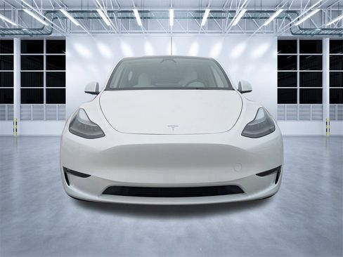 Used 2023 Tesla Model Y Long Range image 9