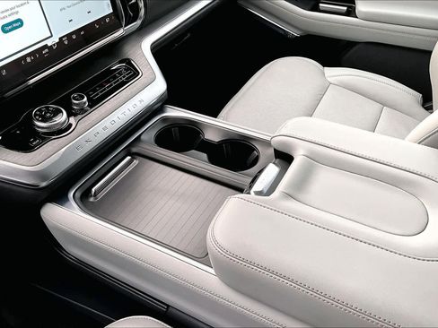 Used 2025 Ford Expedition Max Platinum image 16