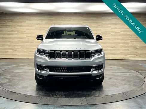Used 2024 Jeep Wagoneer 4WD image 5