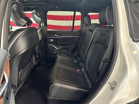 Used 2022 Jeep Grand Cherokee Summit AWD/4WD image 10