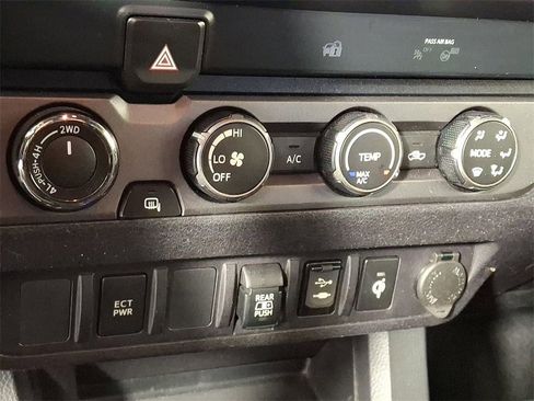 Used 2019 Toyota Tacoma TRD Sport image 19