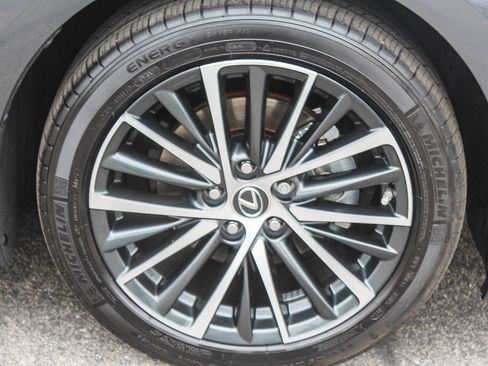 Used 2025 Lexus ES 300h w/ Premium Package image 10