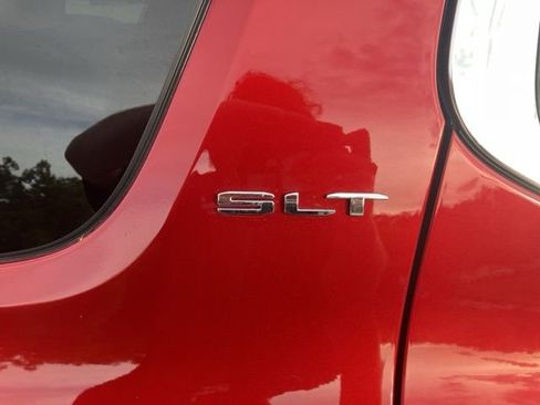 Used 2023 GMC Acadia SLT FWD image 34