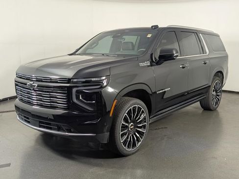 Used 2025 Chevrolet Suburban High Country image 4