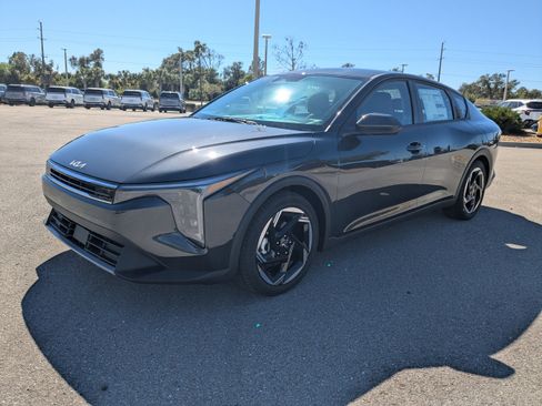 New 2025 Kia K4 EX image 9