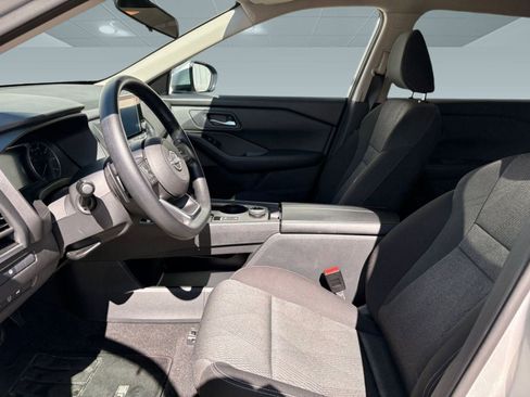 Certified 2023 Volvo XC40 B5 Plus w/ Protection Package Premier image 5