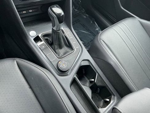 Certified 2022 Volkswagen Tiguan SE image 18