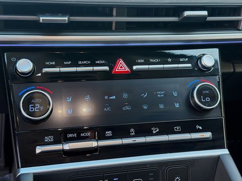 Used 2025 Hyundai Santa Fe Limited AWD/4WD image 13