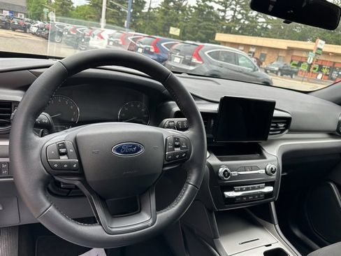 Used 2020 Ford Explorer XLT image 16